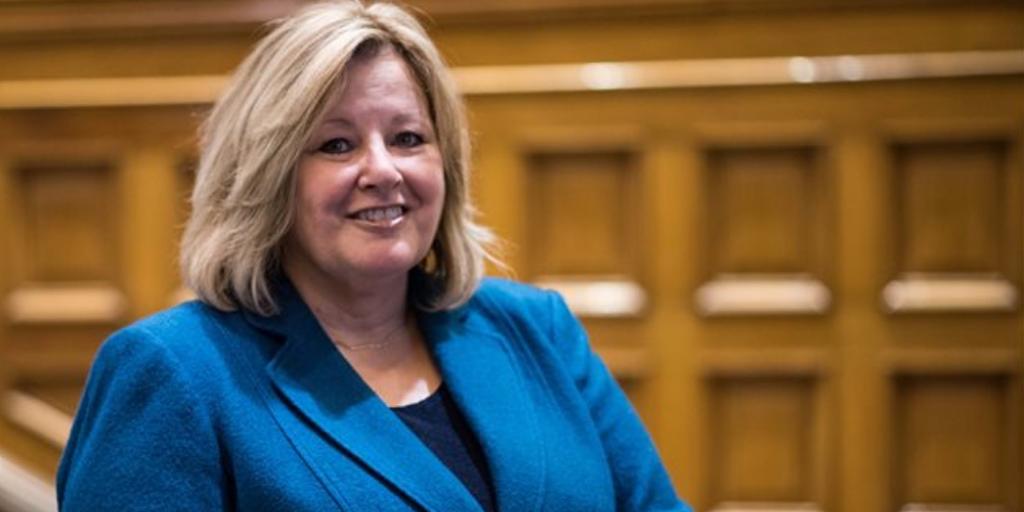 ChiefKnoll's tweet photo. Great chatting with @LisaThompsonMPP our Minister of Education during a chance meeting #stormstayed @timhortons. https://t.co/1Qe3nqfYoN