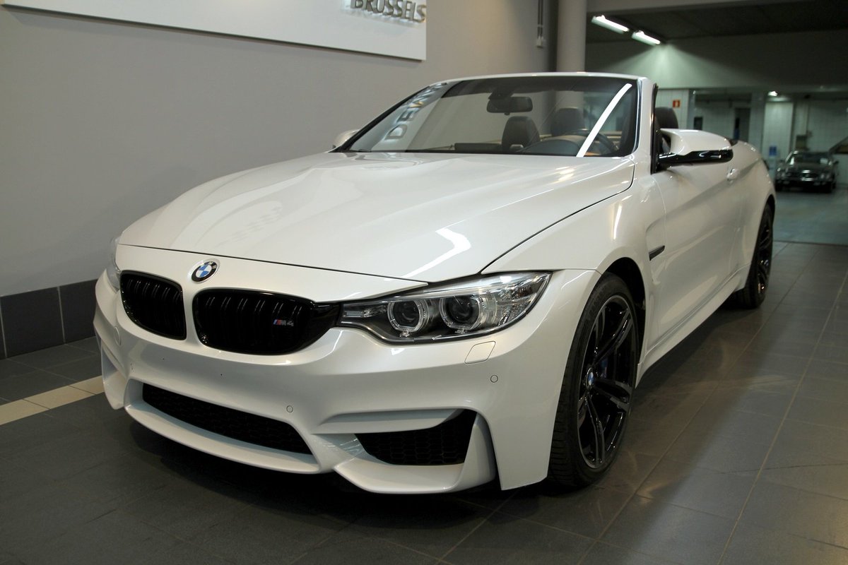 DemanBrussels's tweet photo. Le soleil vous invite à la balade. Et pourquoi pas en BMW M4 de 2015? Simplement magnifique. Détails : https://t.co/J7MOK4af64 https://t.co/vbAfH6cRB7