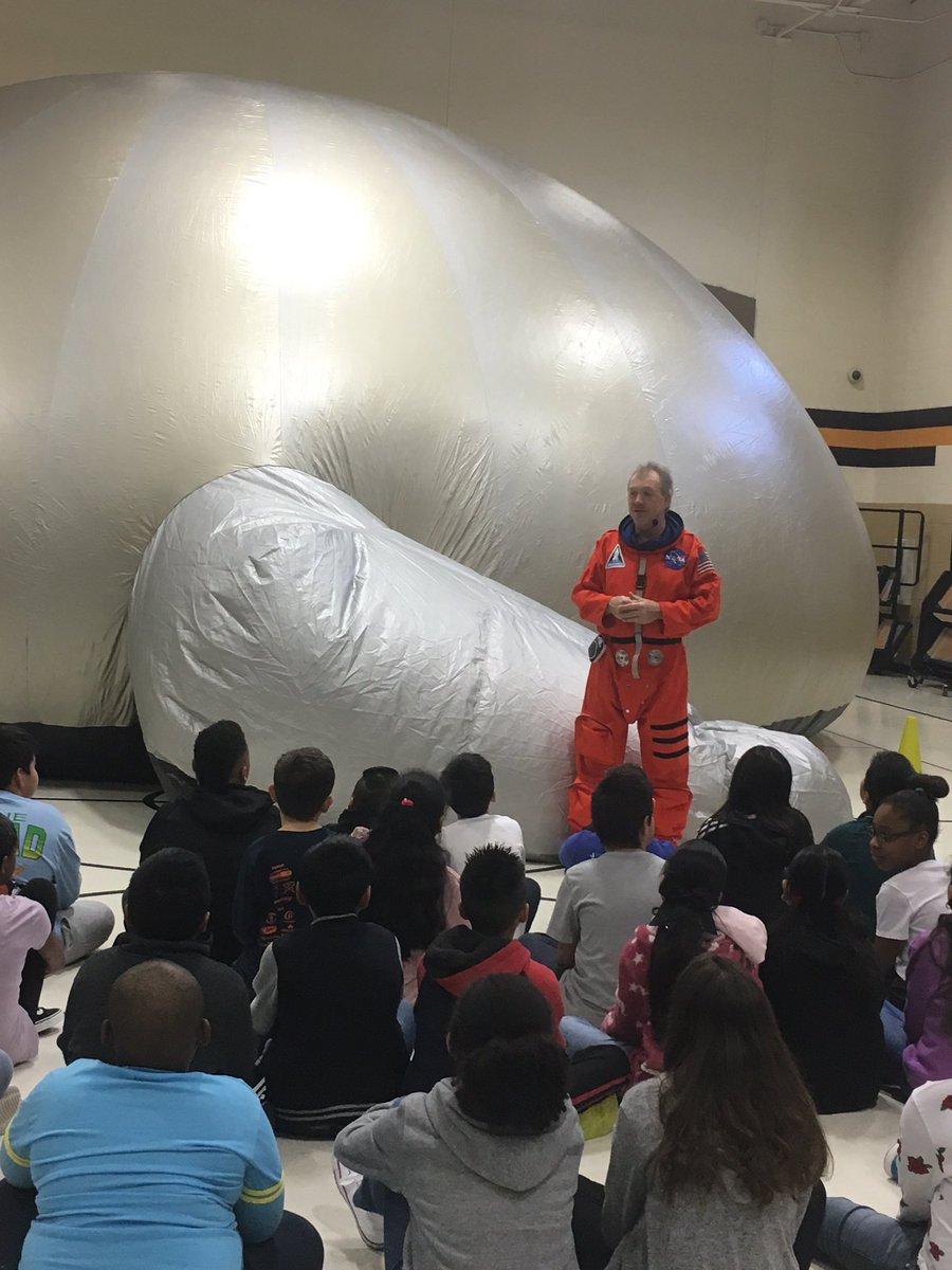 msgoldsticker's tweet photo. The fifth graders are so excited to learn more about stars and constellations at our Sky Dome Assembly. #JacksonRoars https://t.co/JvzuJOhKJN