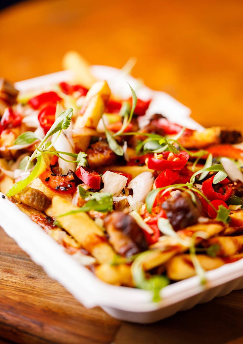 Have you ever seen fries look so good? 😍 <a href="/Apocalypse_Cow/">Apocalypse Cow</a> know their stuff, and their Kamikaze fries are worth popping down to try! See the full menu at wwe.ghettogolf.co.uk