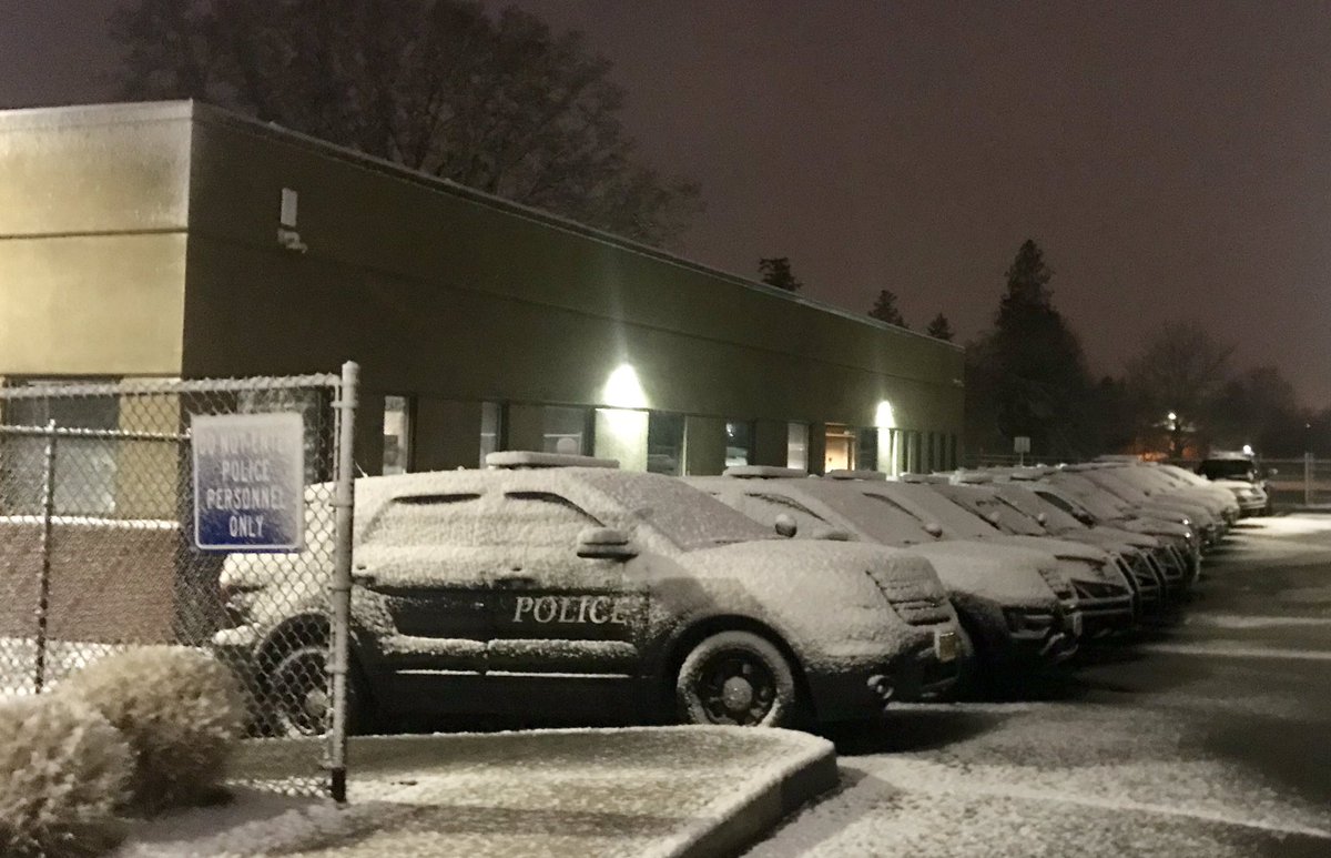 TigardOR's tweet photo. Live from City Hall... #tripledoppler #pdxtst #pdxsnow #pdxtraffic https://t.co/GezHeF7qCR