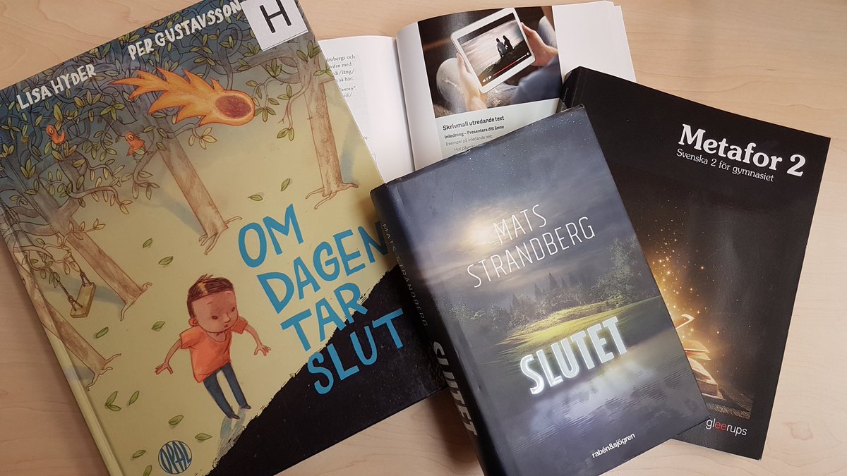 jenny_pedagog's tweet photo. En lärobok, en bilderbok och en ungdomsroman. Här ska skrivas utredande uppsats i kursen Svenska 2. Idag har eleverna påbörjat sitt arbeta.
#metafor2 #slutet #skönlitteratur #Svenska2 #omdagentarslut @rabensjogren @opal @gleerups https://t.co/DckvGG2Unf
