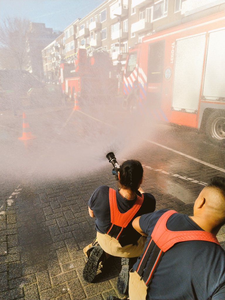 Vandaag is de A-ploeg weer paraat. Op het oefenprogramma  lage druk aflegsystemen en straalpijpvoering. #wijzijneraltijd #trainasyoufight #Rotterdamfirefighters #Kralingen #Crooswijk #VRR #technischweer