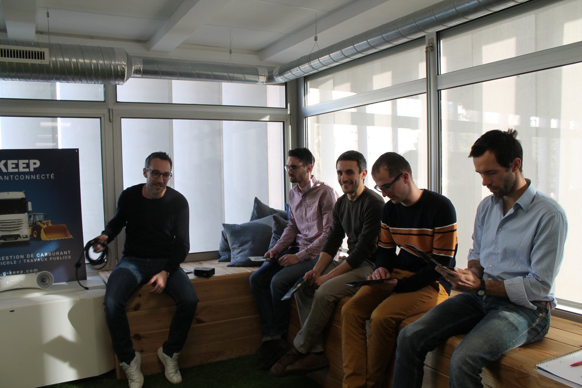JA18230's tweet photo. Qques stagiaires de l'Ecole de Responsables ont visité vendredi le @Le_Lab_O merci à @GKEEP_France et @ositrade d'avoir présenté vos start-up ! #innovation #blockchain #curiosité #numerique #Orléans  #agriculteursconnectés https://t.co/gHPTjrO4df