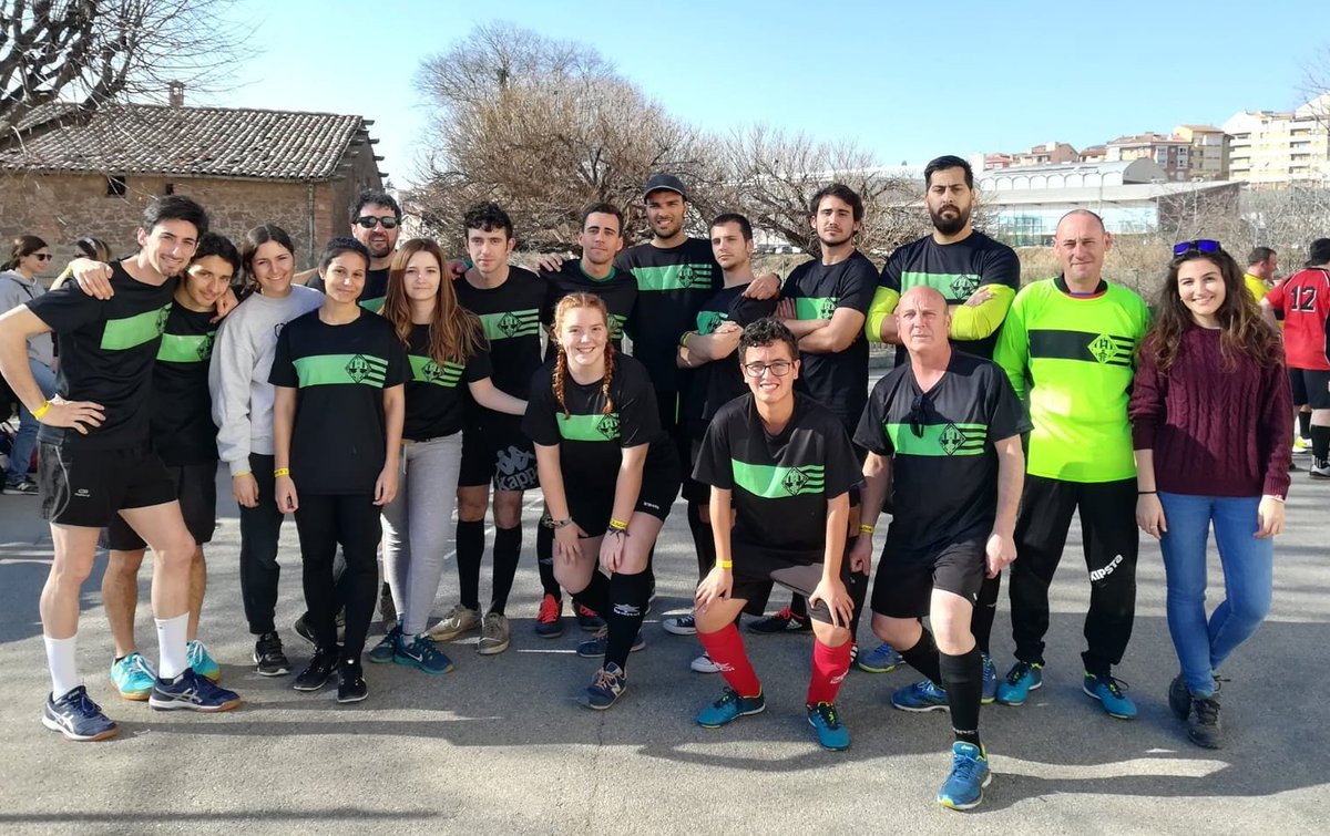 Vam acabar la nostra participació al <a href="/torneigcdberga/">torneigcdberga</a> en una meritòria 38ª posició! Moltes gràcies a totes i tots per aquest cap de setmana de futbol i riures! I felicitats als <a href="/cdberga/">Castellers de Berga</a> per la fantàstica organització del torneig! Sou enormes! #torneigcdberga #OrgullFluorescent