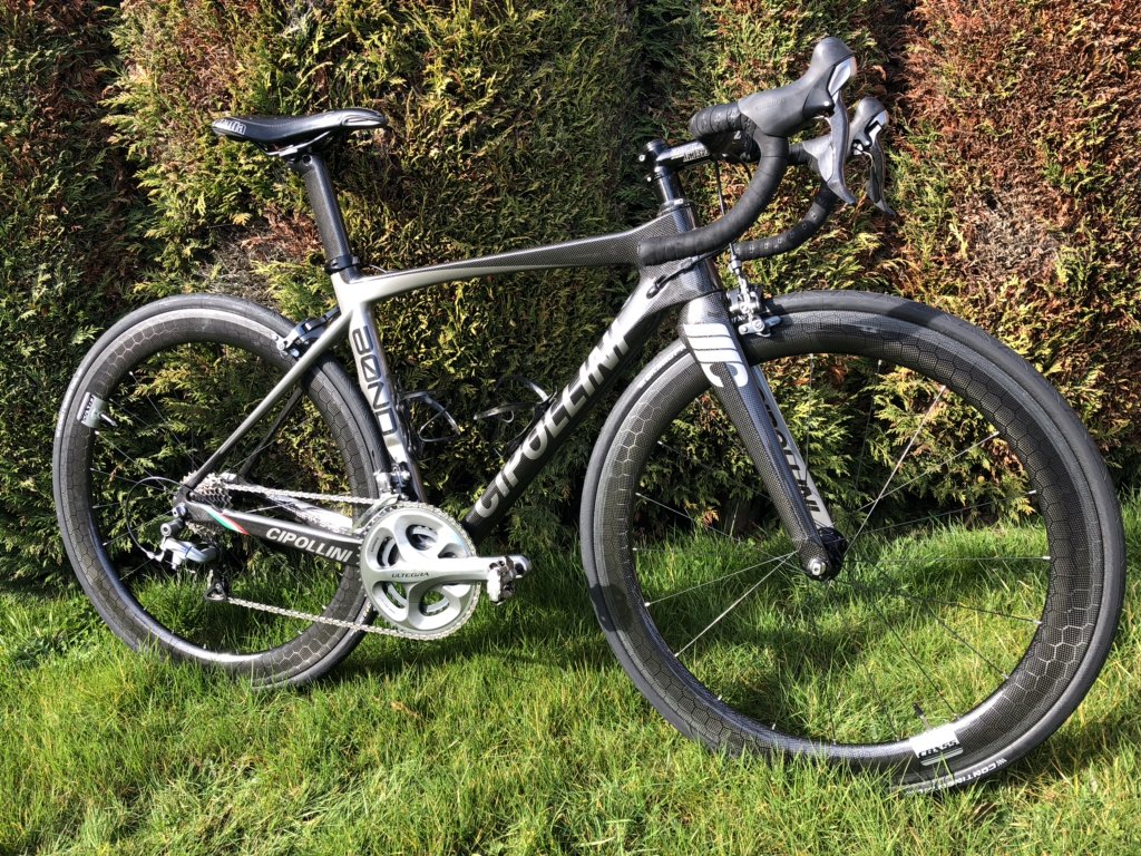 CarbonXtreme1's tweet photo. Paul sent us a picture of his #Cippolini kitted out with the CBX Honeycomb 55’s. The rims intricate carbon pattern suits the Italian superbike perfectly. #hopehubs #carbonwheels #carbonbikextreme #bikelife https://t.co/Ooc99n5wBM