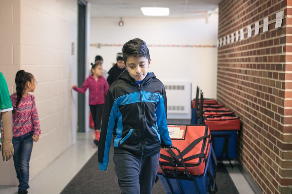 RiseandShineIL's tweet photo. National School Breakfast Week #NSBW19 is a week away. Kick it off right and apply for a Breakfast After the Bell grant at https://t.co/rDZLqzL1Xn to support your school with the purchase of approved equipment, materials and initiatives. #TimeforBreakfastIL https://t.co/TGXQX2drGq
