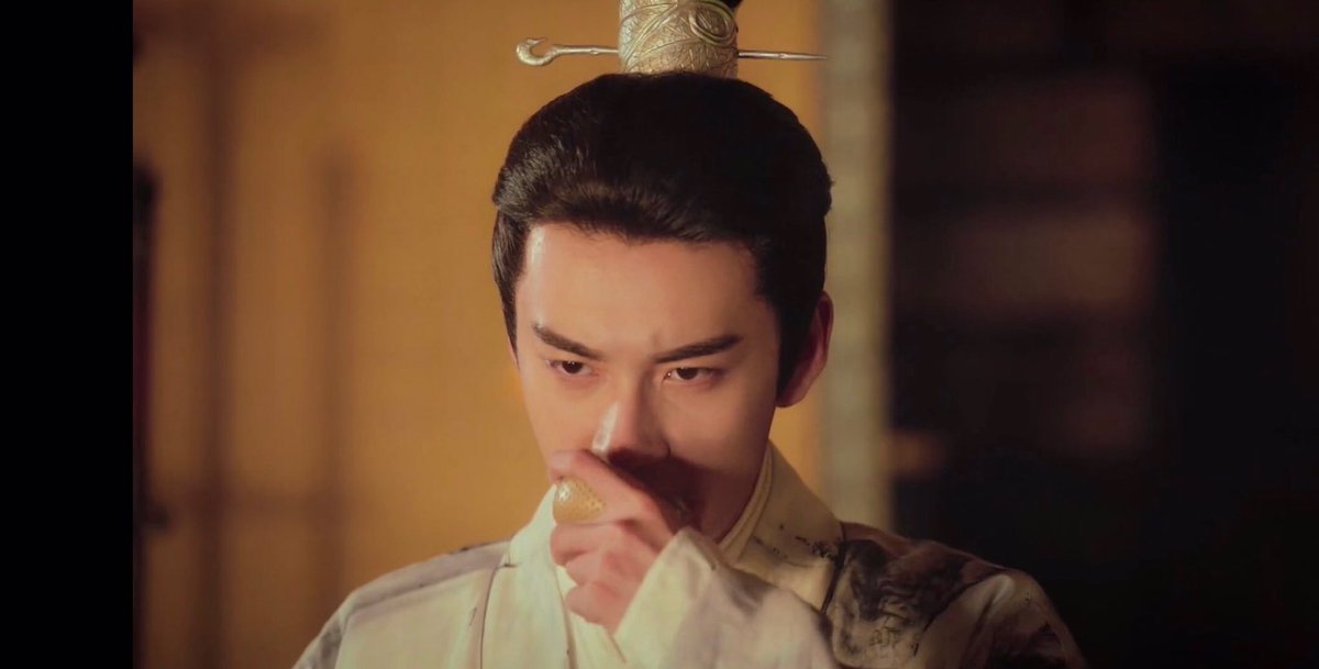 새로운 손 왕자님이네!! 드라마 동궁의 진성욱의 길죽하고 쭉빠진 손! #진성욱Translate post