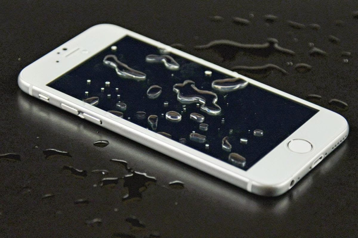 blackapplecell's tweet photo. Don’t assume your phone is beyond repair: Blackapple technicians can disassemble, clean and repair it from the inside out. Rest assured, it's in good hands.  #cellphonerepair #phonerepair #victoriabc #shoplocalvictoria #waterdamage https://t.co/orz04bPA2b