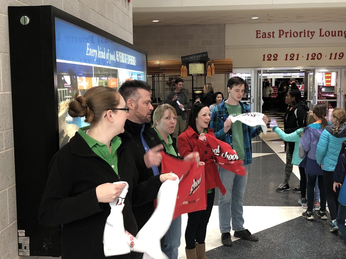 eric_guckian's tweet photo. Publix welcoming students to the cool school field trip at PNC Arena! https://t.co/0cvqAdWU3r