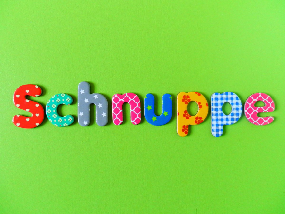 TypischDuits's tweet image. 'schnuppe': over #KarlLagerfeld, groene ontlasting en het snuiten van kaarsen #TypischDuits [Blog] typischduits.wordpress.com/2019/02/25/sch…