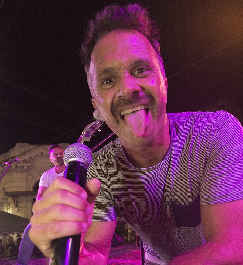 diegoligor1's tweet photo. @sergiolapegue  
El mexicano loco quiere bailar!!!!!!  
Foto show @lapeband  anoche en campana 
Tremenda fiesta!!!!! https://t.co/yBBSvHOISm