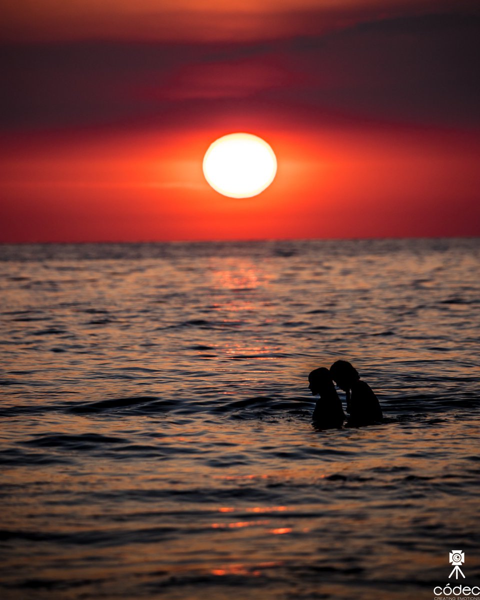 Codeconline's tweet photo. #picofheday #photooftheday #sunset #sun #manuelantonio #costarica #sky #warm #atardecer #codec #creatingemotions #creatingmemories #photomakers #filmmakers #canon #travel #visit #travelgram #happiness #red #sunsetlovers #cloudy #couple #sunset_pics https://t.co/xOWytKnUST