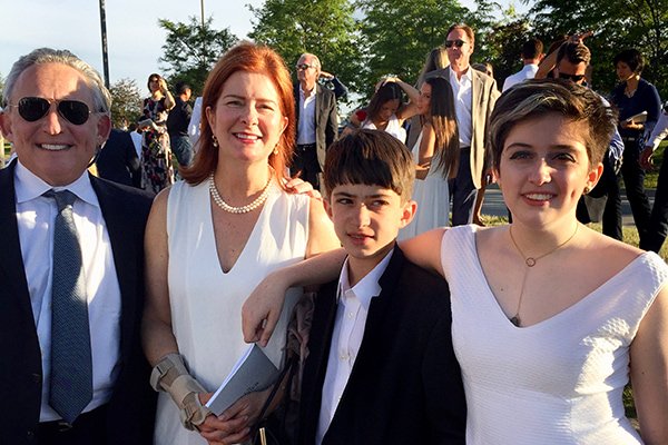 hellonewman97's tweet photo. She's proof that a woman can be successful at home, at work and in her community. Congrats to @jeaniecaggiano, #SheRunsIt Working Mother of the Year. https://t.co/olnZz1pWhb @LeoBurnettChi https://t.co/eFm0ZO8Bwr