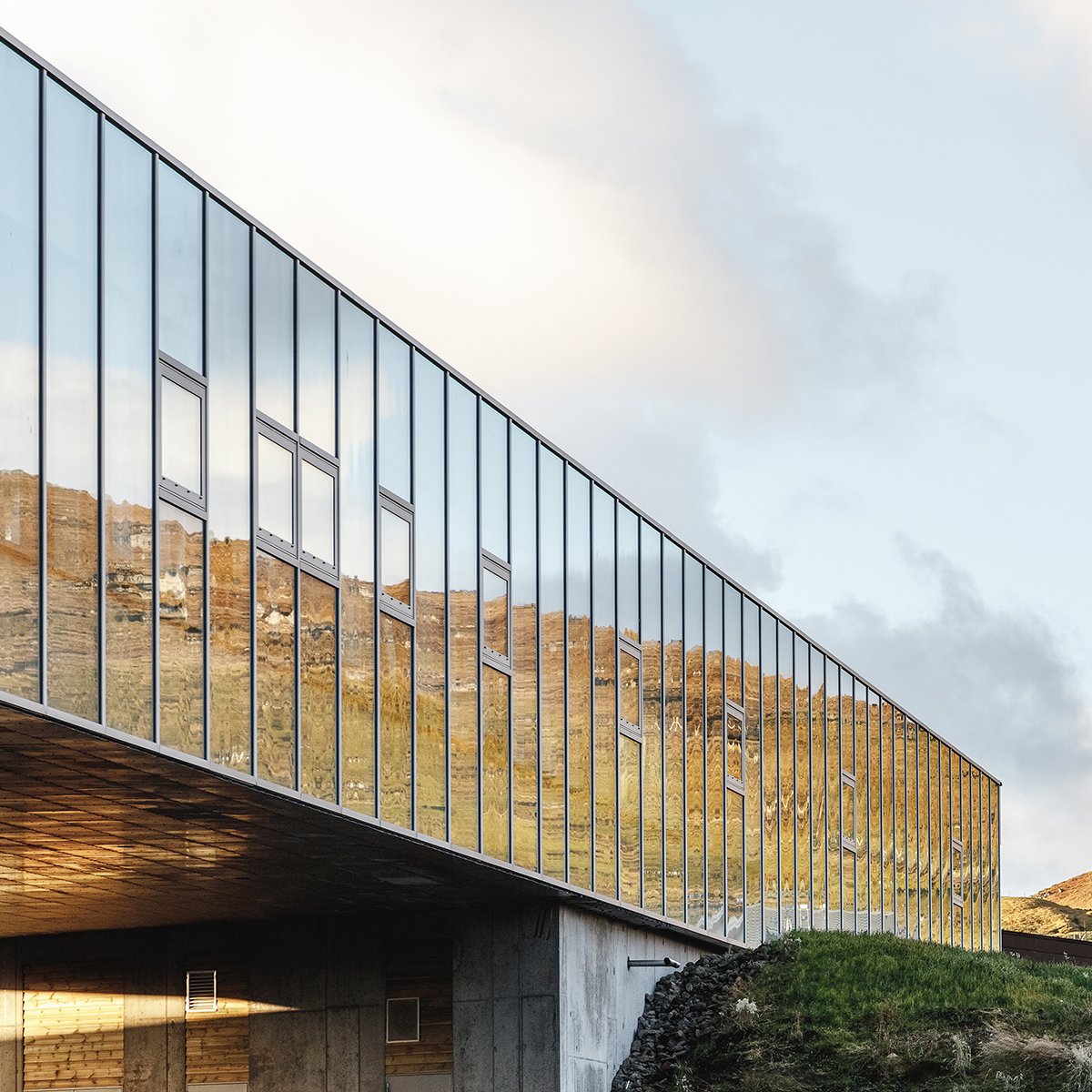 #poparchquiz: did you know we designed a school on the #FaroeIslands? Glasir is a 19,200m2 vortex-shaped #learninglandscape bringing together 1,750+ students & teachers under one roof! licitationen.dk/article/view/6…