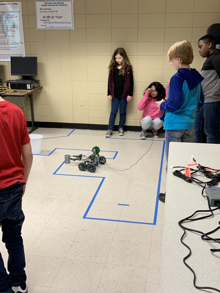 TyMatMo's tweet photo. Learning to drive, navigate a maze, and pick up objects. A few repairs happening too. @FlorenceK12 @HibbettMiddle  @VEXRobotics #Robotics @unarocketry https://t.co/qYypsYtkTM