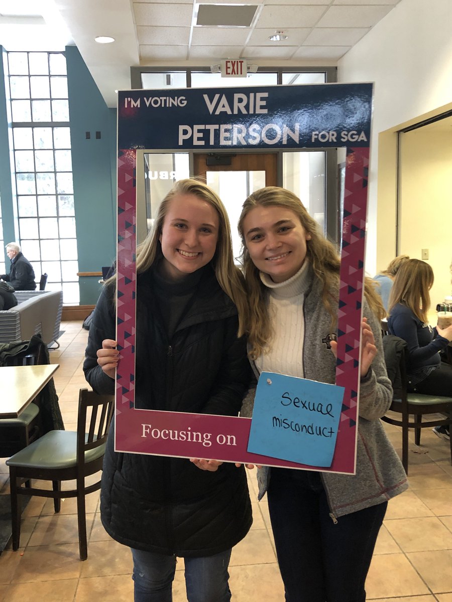 Lauren and Brittany Bluthardt voted #VariePeterson