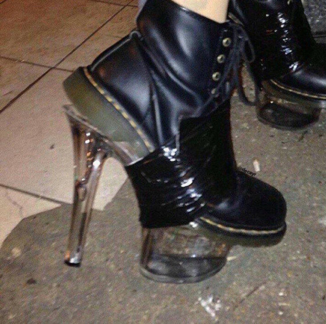 merestromb's tweet photo. My mom: we’re going to an expensive restaurant and I need you to actually dress nice 

Me: https://t.co/BGBPeFHvzs