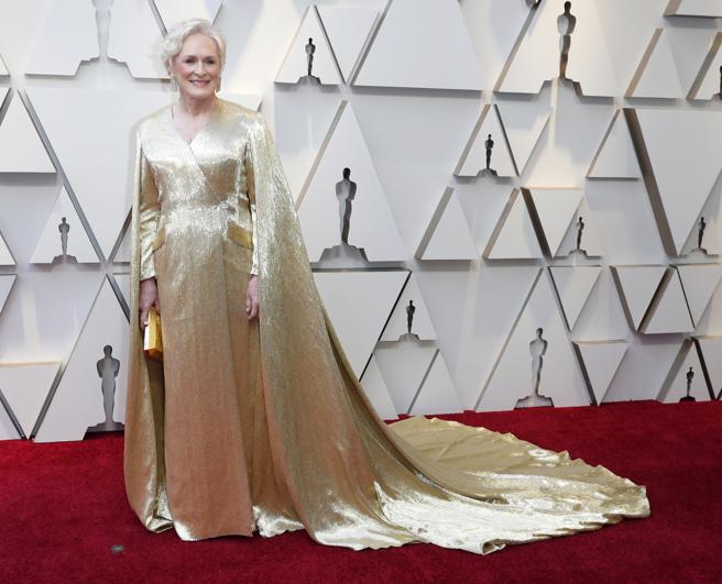 STECK_IED's tweet photo. Glenn close lucio muy elegante su vestido.Un diseño que tenía el sello de Carolina Herrera con el que la actriz sin duda brilló.✨ https://t.co/jZJRNYLHhv