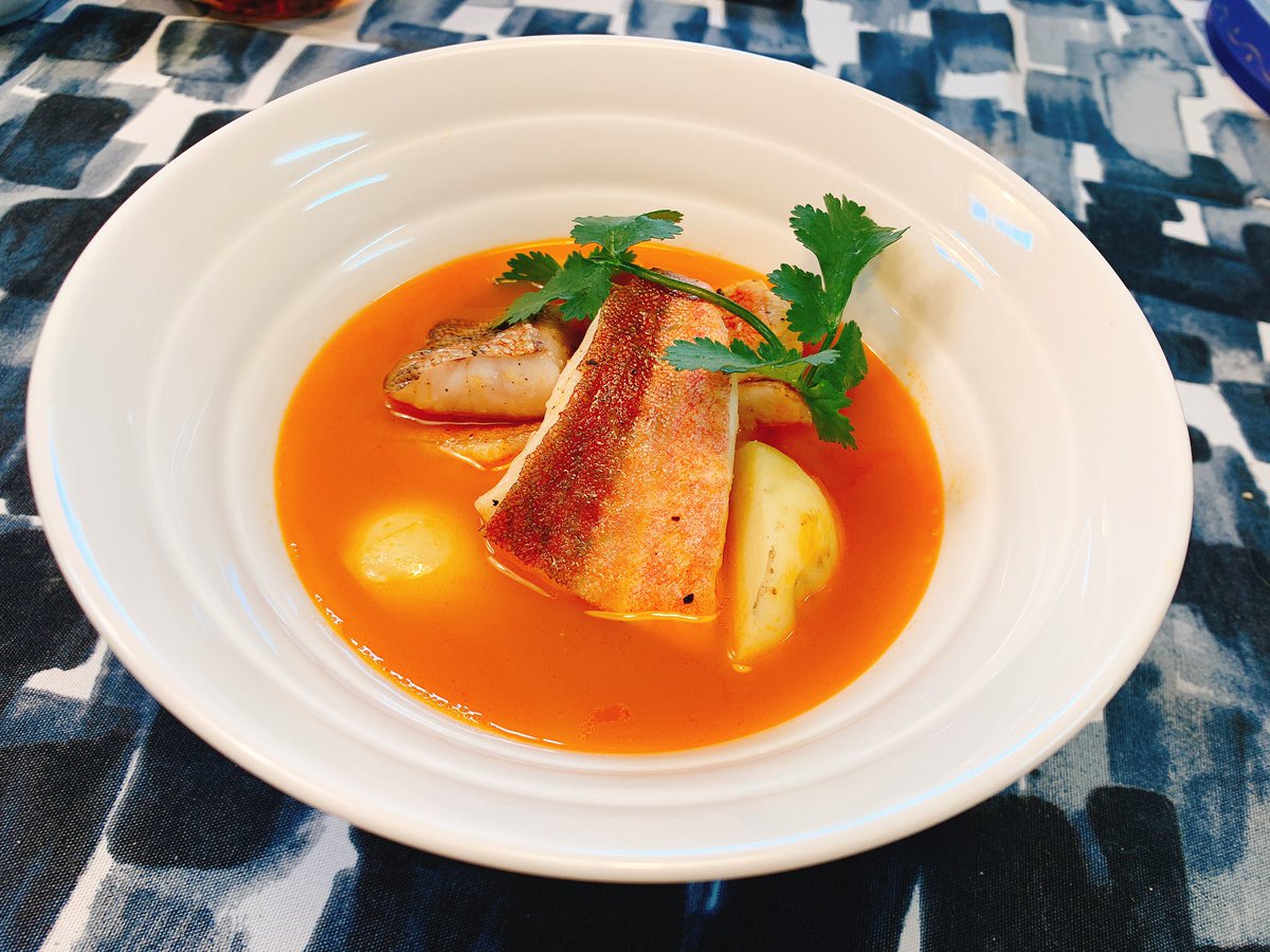 橘 食生活メモ マルセイユ風ブイヤベース 南仏漁師料理の魚スープ めばる ほうぼう 鬼カサゴの他 真鯛の兜 渡り蟹も使用 香り 発色にサフランも入れる贅沢な一品 魚介類の自然な甘みが美味い 三枚おろしを久々練習した Twitter家庭料理部 料理