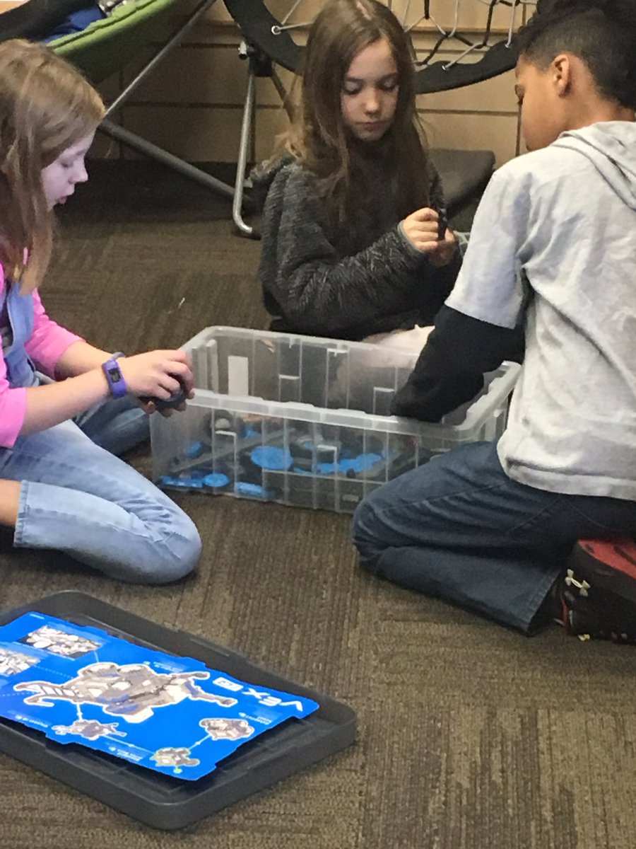 sftkatkinson1's tweet photo. “How should we connect this to the wheel?” “This is hard?” “What about this?” Words from third graders today! PLTW is the best! @SFT512 @theSMSD @PLTWorg https://t.co/pN7GHYu32q