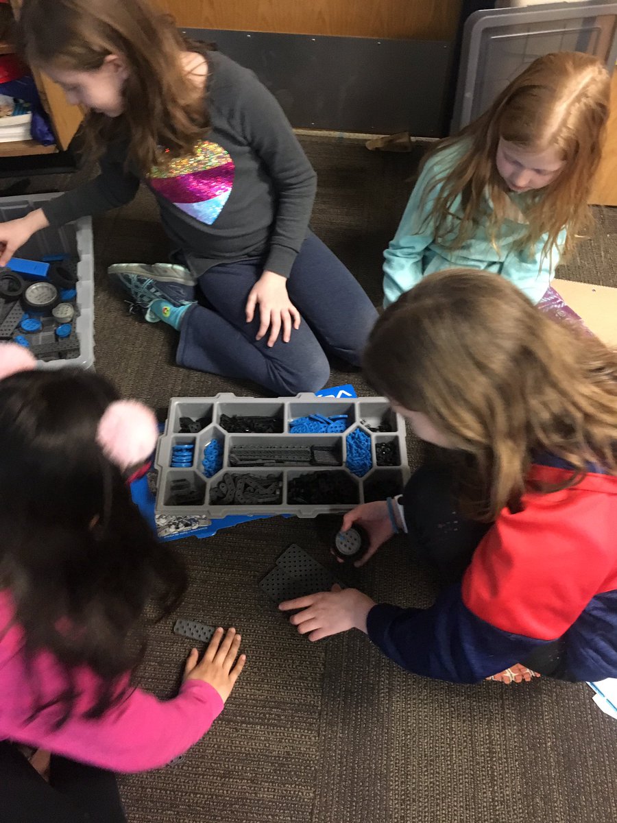 sftkatkinson1's tweet photo. “How should we connect this to the wheel?” “This is hard?” “What about this?” Words from third graders today! PLTW is the best! @SFT512 @theSMSD @PLTWorg https://t.co/pN7GHYu32q