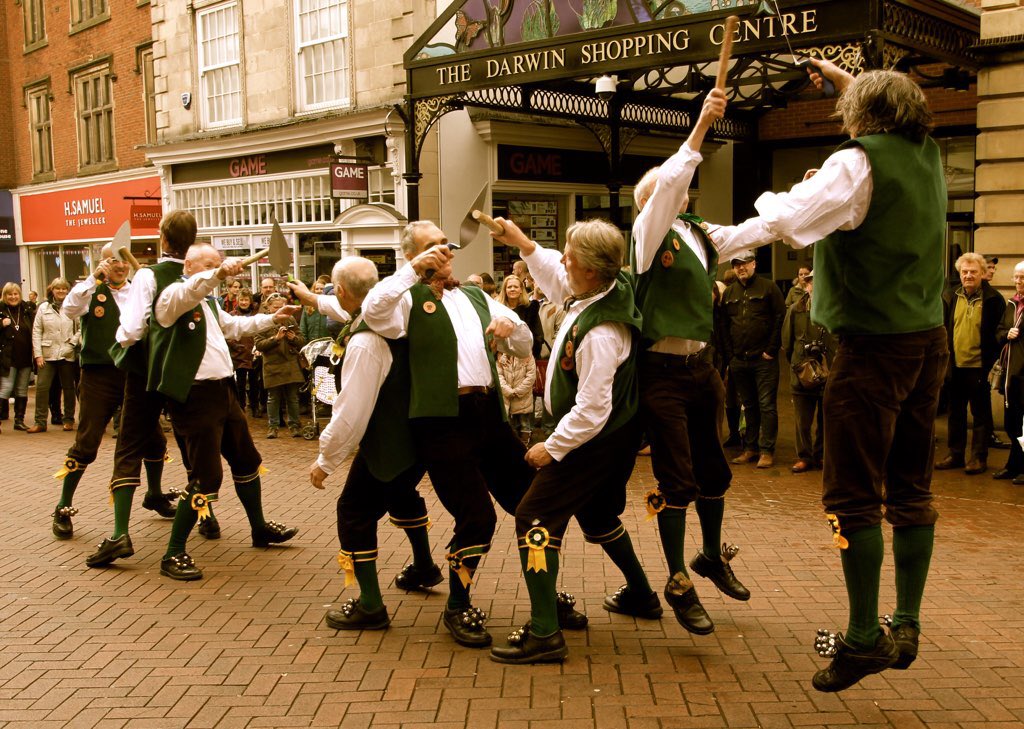 shrewsmorris's tweet photo. On Sat April 6th, we’ll be just one of the many acts bringing music, song, dance, fun, happiness and fond memories to #Shrewsbury in support of the wonderful @TheBusk....all to help @shrewsburyark and their amazing work for the #homeless. Come and spend a super day with us all 😊 https://t.co/7BLw2JXDkL