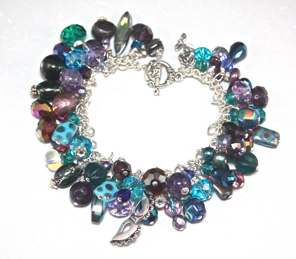 gtgldybug's tweet photo. Excited to share the latest addition to my #etsy shop: Dramatic multi colored dangle charm bracelet ready for a Mardi Gras Masquerade or dramatic evening. https://t.co/drTkguwHXp #jewelry #bracelet #theatregift #danglecharms #purpleandblue #dramaticgifts #mardigras #gi https://t.co/zELXQKpFQl