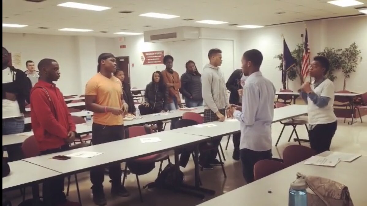 JAGkentucky's tweet photo. Thank you to Mr. Andrew Bailey with Louisville Education and Employment Partnership’s Program (LEEP) and Ms. Lettie Johnson with Gifted by Design for visiting with JAG KY Doss HS students. They showed students how to use soft skills and interview preparation.
#DossHS #LEEP #GNAP https://t.co/uhYKmi173t