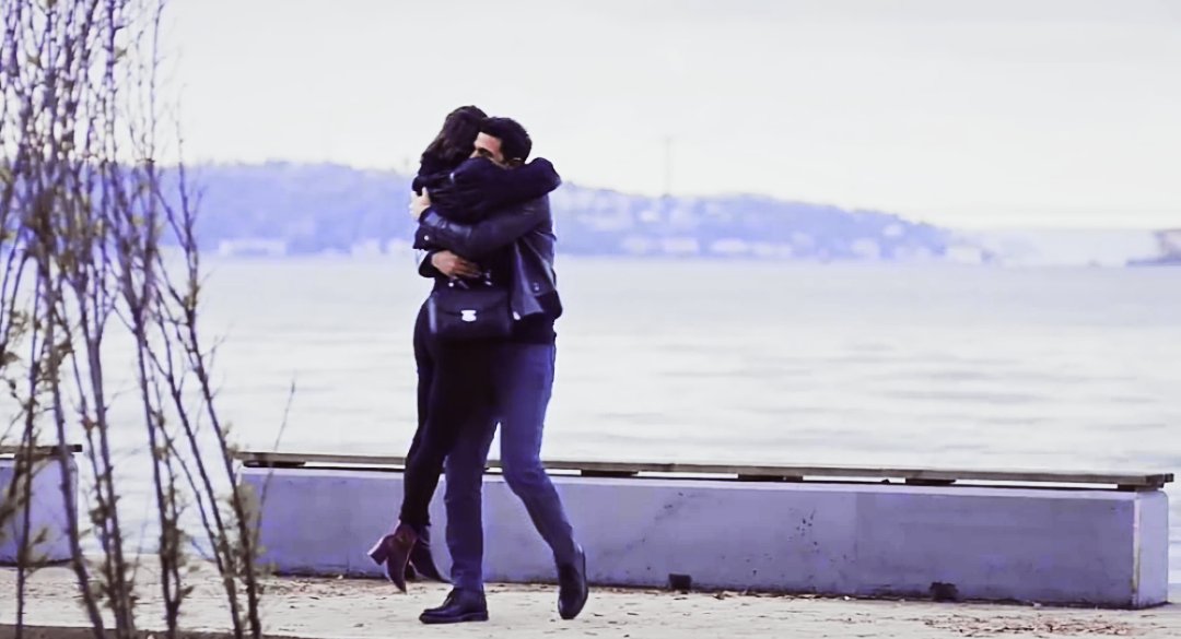 sweeteyfet's tweet photo. Bu müq fotoğraflara bakarak sakin kalmaya çalışabilirim evet. Lan bari bir telefon görüşmesi olsaydı ya bir tane bile EyFet yoktu. Neyse sakinim. 

F:Bebeğimiz olucak.

Ay Allahım cümlenin güzelliği "Bebeğimiz olucak" EVET SİZİN BEBEĞİNİZ 😻😻

#EyFet #eyfet #Söz  #yolayrımı https://t.co/8TguPSytl7