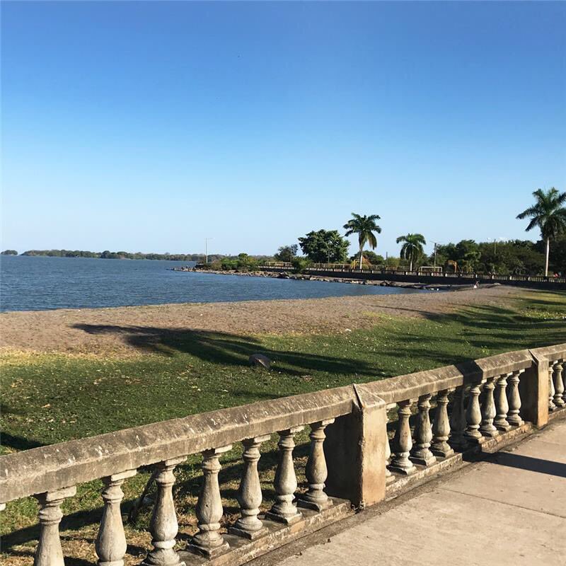 HotelPlazaColon's tweet photo. Malecón de #Granada 💛
#Nicaragua #ColonialCity #ExperienceHPC https://t.co/Lfa3pWdVvy
