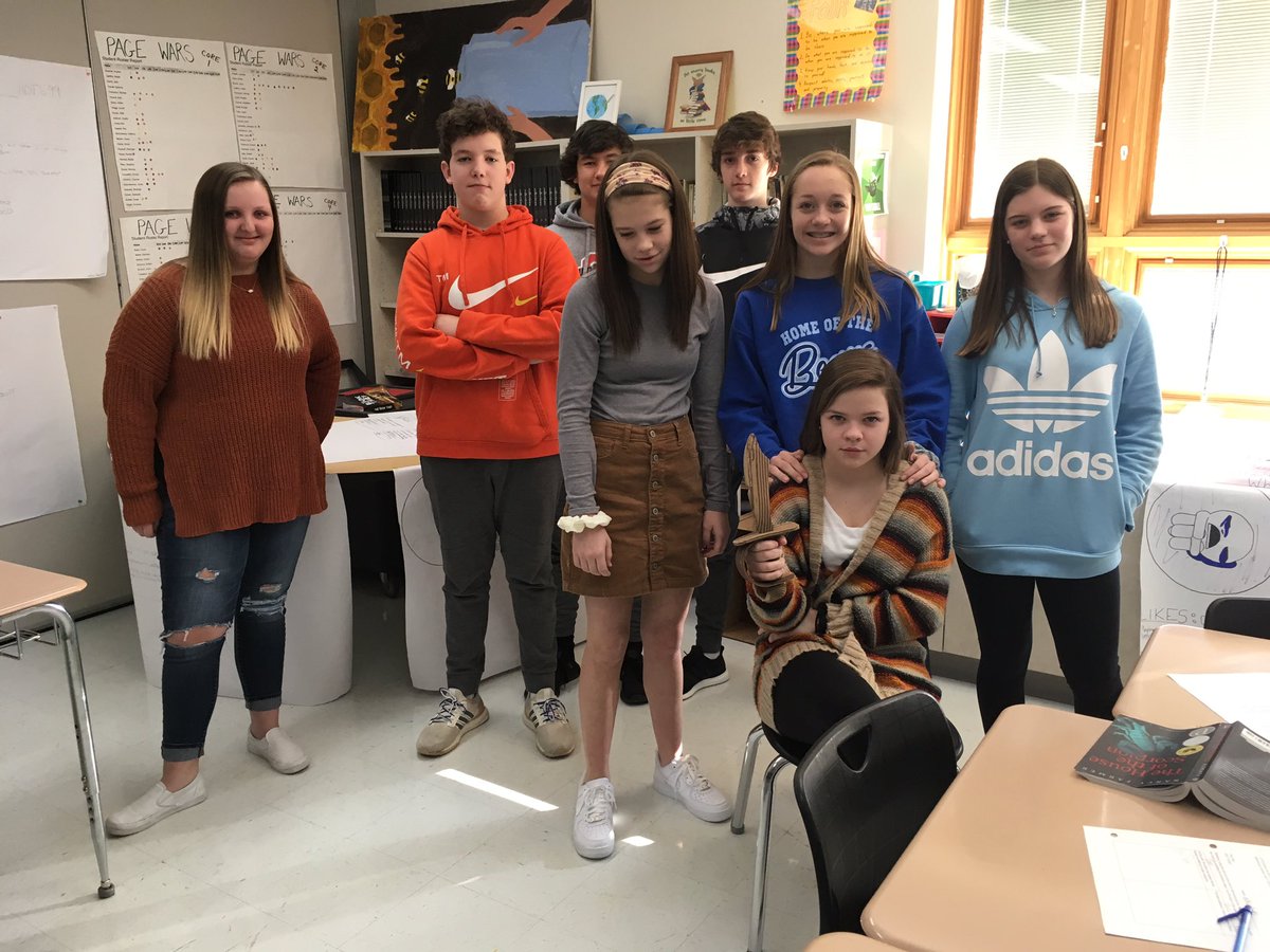 MckibbenAmy's tweet photo. Bringing characters to life through “family photos.” Can you tell what these characters are like? https://t.co/qGk53njhRT