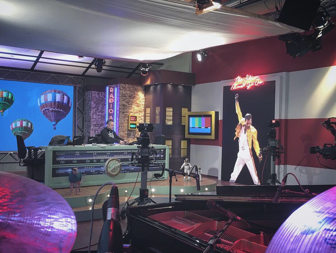 chuckpmusic's tweet image. A few snaps from @margonancyfor about to go LIVE tonight on @radioarvyla TV Greece! #musicistheanswer #radioarvyla #drummersview #storiesofmargo #greece