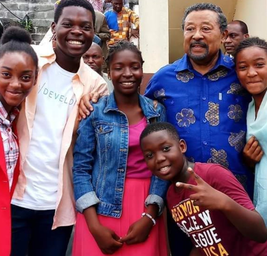 pr_jeanping's tweet photo. #Gabon. Le @PRJeanPing n'est pas du tout un homme seul. 
#IJPIT
#NousIronsJusquAuBout
#OnNeLacheRien https://t.co/qPIXXoFyw5