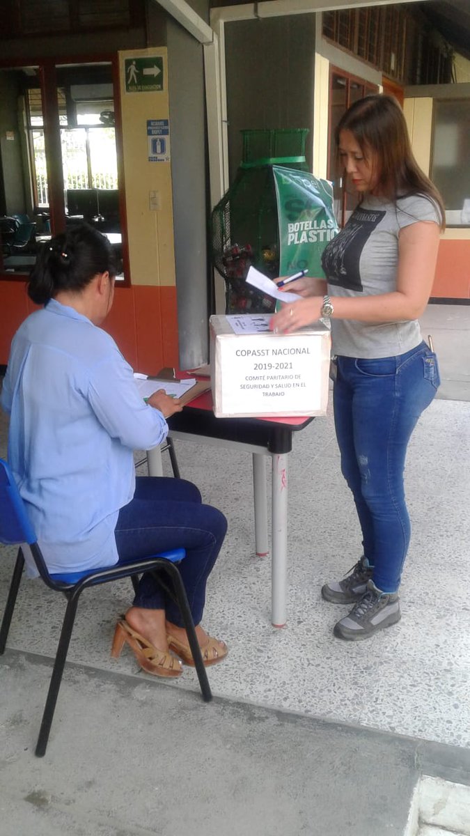 SENAPutumayo's tweet image. 🗳️Nuestros Funcionarios en @SENAPutumayo hacen sus respectivas elecciones 🙋‍♂️🙋‍♀️para la conformación de los nuevos miembros de #COPASST y del #ComitéComitéDeConvivenciaLaboral #SENAElige #SENAEnAcción