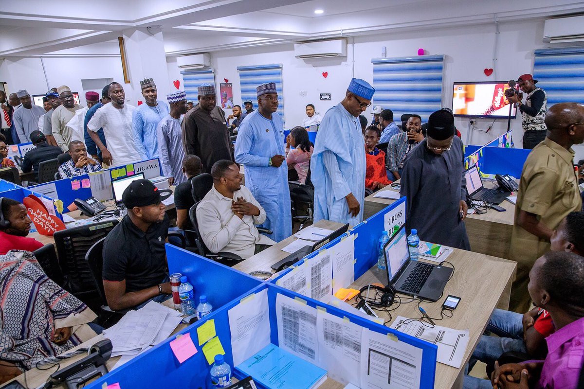 Iam_Arikee's tweet photo. HEADACHE NEWS

Incoming President Elect of Federal Republic Of Nigeria 🇳🇬 @MBuhari pays a surprise visit to APC PCC Situation Room this evening at his Presidential Campaign Office in Abuja. 🙏 #BuhariIsWinning #NigeriaDecidesRigged #PDPVsAPC #RipPDP https://t.co/Vyi924Ikri