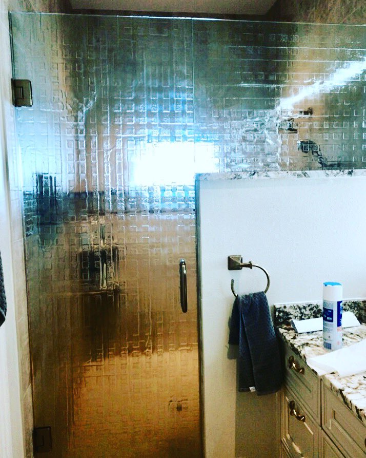 LargoGlass's tweet photo. 3/8” Tempered Glass 
Custom Line Pattern Design
Oil Rubbed Bronze Hardware Finish 
Install with Channel 
#freeestimate #clearwaterbeach #homedecor 
Free Estimate https://t.co/P8Iy5t5KAQ