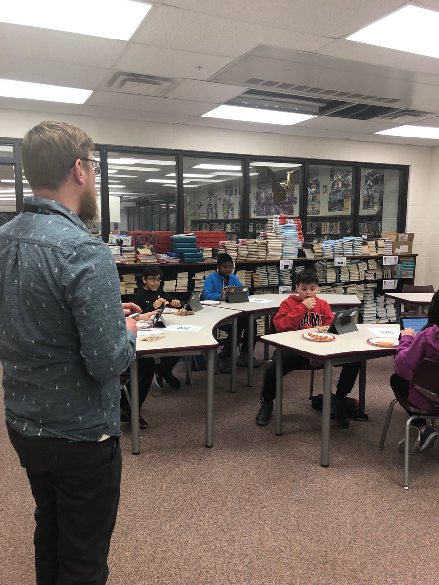 D95Technology's tweet image. MSS students provide feedback as a part of Forward95 evaluation of the Mobile Learning (iPad) program #LZMSS #D95values collaboration ⁦@johnwalshD95⁩ ⁦@MrDenglerLZ95⁩