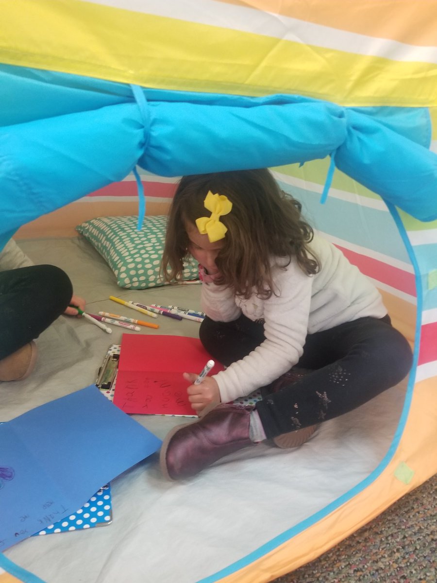 LJenningsKinder's tweet photo. Day 1 of Kindness Spirit Week at Meadow Brook: Showing our gratitude by making thank you cards @ThinkMBE https://t.co/dghvHaWd6A