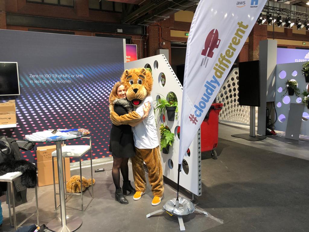 VINTIN_GmbH's tweet photo. Making of #AWSSummit in #Berlin with @NetAppGermany #cloudlydifferent #coudlethelion find us tomorrow and take your picture ;) https://t.co/7cOmCPniOW