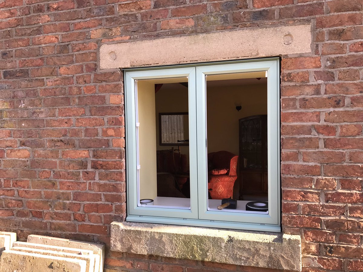 Northwestbifold's tweet photo. @Originbifolds #OW70 in #Lancs today and what a glorious day it was too 👌👌 10 frames fitted and we used @illbruckUK tape making finishing off easier 👌👌😂😂 https://t.co/tEaTEOBaPW