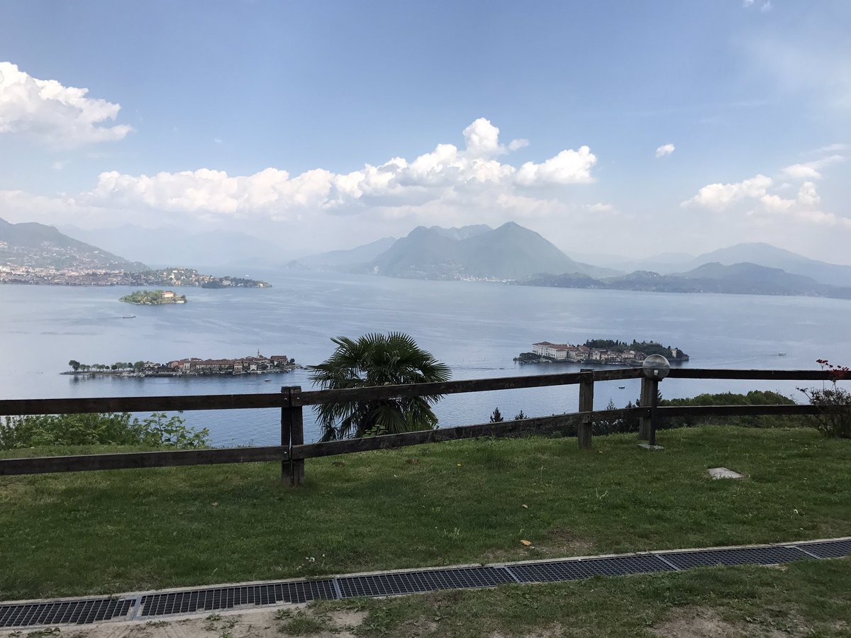 Puntata 21
Lago Maggioreはどうでしたか？
後3回しか残ってないのですが、最後まで見てね🌟
#旅するイタリア語 #lagomaggiore #isolabella #isoladeipescatori #facciamounapasseggiata #lago #palazzoborromeo #マッジョーレ湖 #ベッラ島 #ボッロメオ宮殿 #田辺誠一 #イタリア語