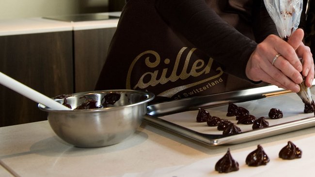 MySwitzerland_i's tweet photo. In gita alla fabbrica di #cioccolato? Perché no! Ecco una bella gita da fare insieme a tutta la famiglia! ❤️🍫 https://t.co/YUk47NuO40
#Svizzera #FabbricaDiCioccolato @La_Gruyere https://t.co/aNFrMFFzJ8