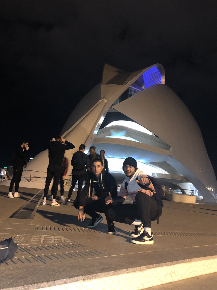 ilies___l's tweet photo. #PostYourBestFriends Ça c’est la famille ❤️ https://t.co/dQxMWBB8uq