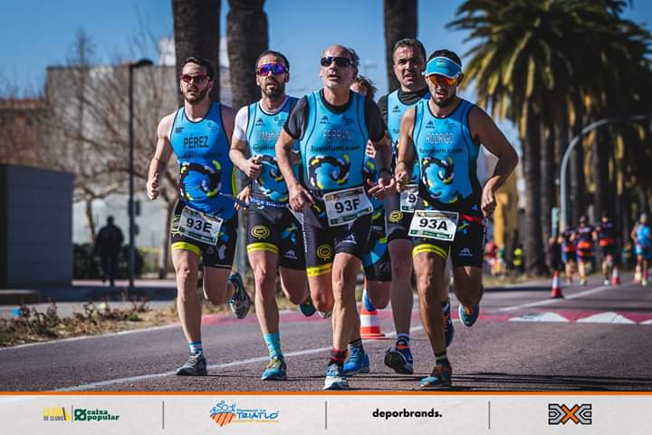 FerranVGarcia's tweet photo. Duatló per equips a Albalat de la Ribera @FedTriatloCV
Un plaer i bon rendiment participar amb l'Equip B de #TuvalumPoblatsMarítims
5K+20K+2.5K en 1h10'24" a ritmes de 4'10"/K; 35.5K/h i 4'08"/K
Gaudim amb les #CamesFF també en #PrimàriesCompromís ;-) https://t.co/4VEBtg4Qh0