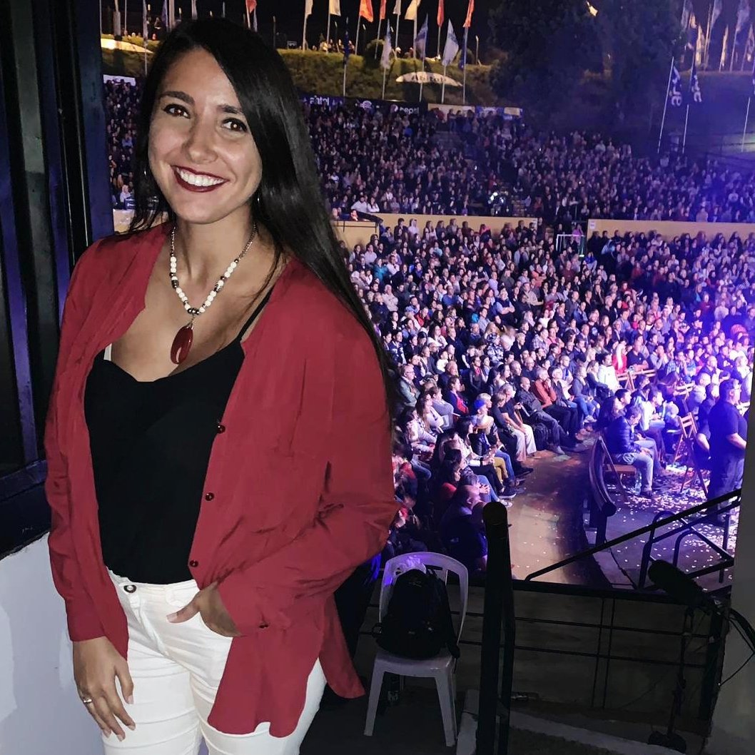 borges_erika's tweet photo. #Look descontracturado para #MicaRodriguez By #Dioslascríauy y una noche más en @teatrodeverano en este hermoso #Carnaval2019 para #ColadosAlCamion #Canal10 
#Camisas #JeansBlancos #Accesorios #PiedrasNaturales #Mokaita
#Agendate ☎️ 096443271 https://t.co/L5kCrUL4kK