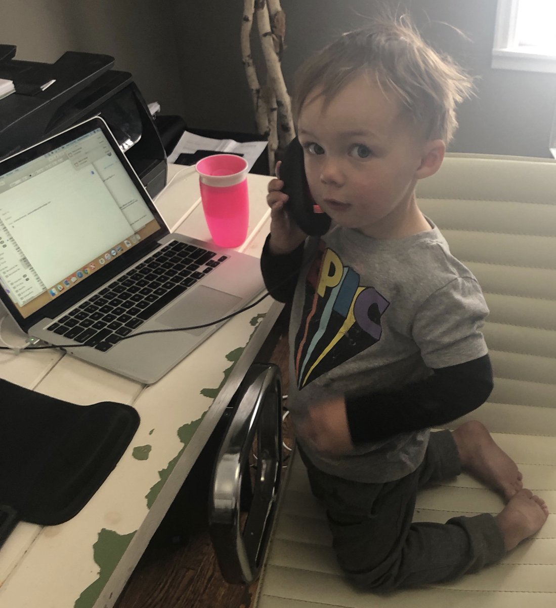 sayHelloCollege's tweet image. I'm not sure our new intern is going to work out.  He doesn't quite seem to get it.    #startuplife #hellocollege #internships