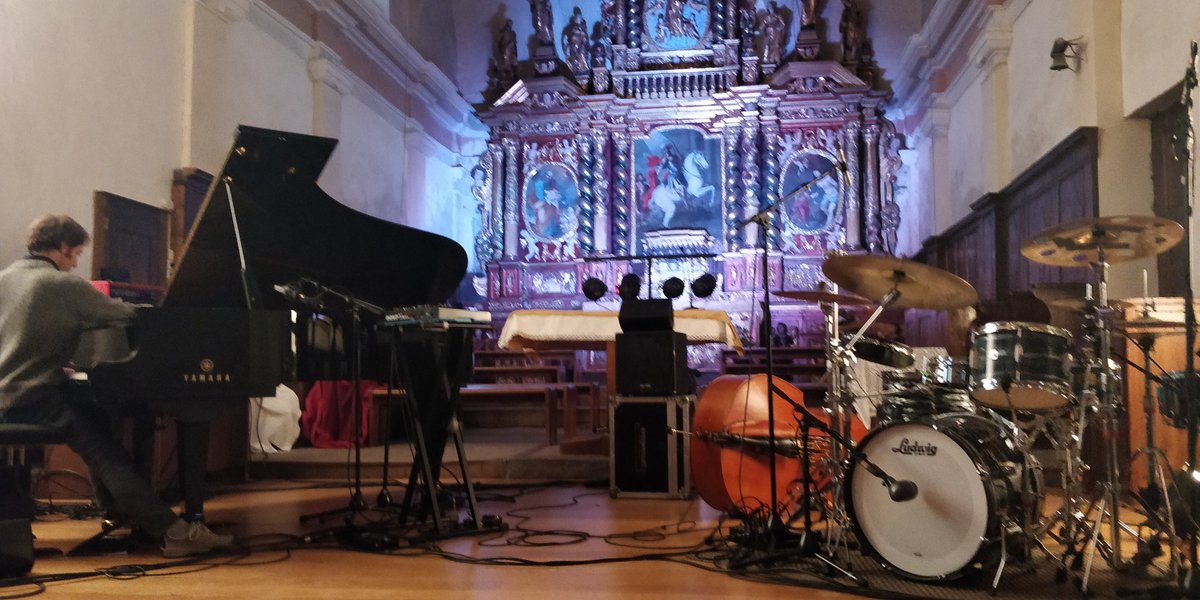 Stefsltny's tweet photo. Trio Foehn jazz #LesMenuires église Saint Martin de Belleville https://t.co/m1z1KXtMNH