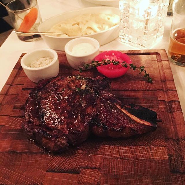 garygcjr1975's tweet image. This is what a 45 day dry aged ribeye steak cooked to medium rare looks like. Yes, it was good. thanks to @msc_north_america for the drinks. #longbeach #kfest #knowledgefest2019 #steak #ribeye ift.tt/2NtW6Ob