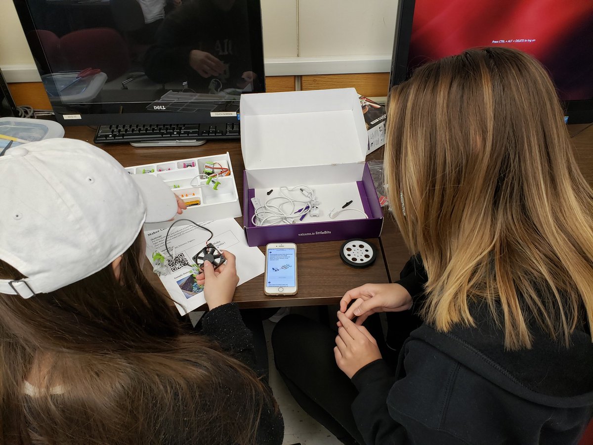 Kjantara's tweet photo. Pre-service Ts rocking out their makers challenges! #educw200 #makeymakey #snapcircuits #cubelets #littlebits https://t.co/Z4PnFBr4hE
